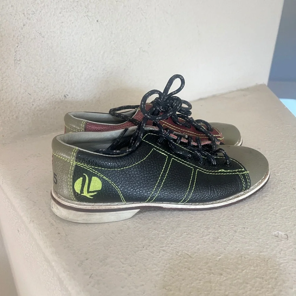 LINDS CRS Bowling Shoes,  Lace Up Red & Black Leather Unisex Size 8 / 39.5